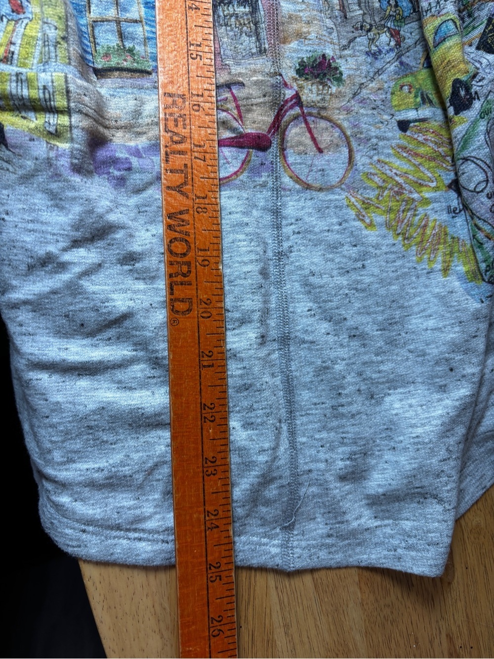 Tanoah Grey Heathered European City Street Scene Graphic Print Short Sleeve Top - Picture 12 of 12